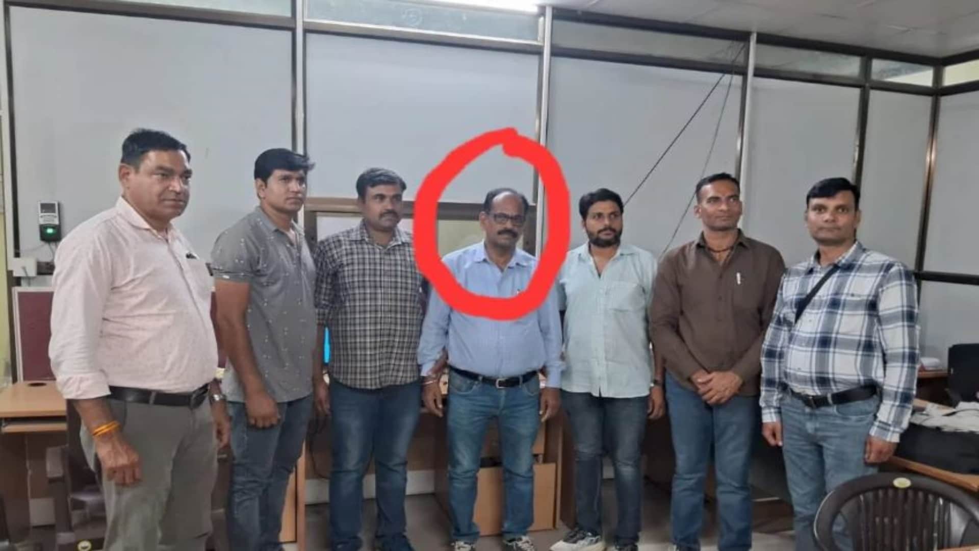 15 हजार रुपये की रिश्वत लेते भू-अभिलेख निरीक्षक गिरफ्तार