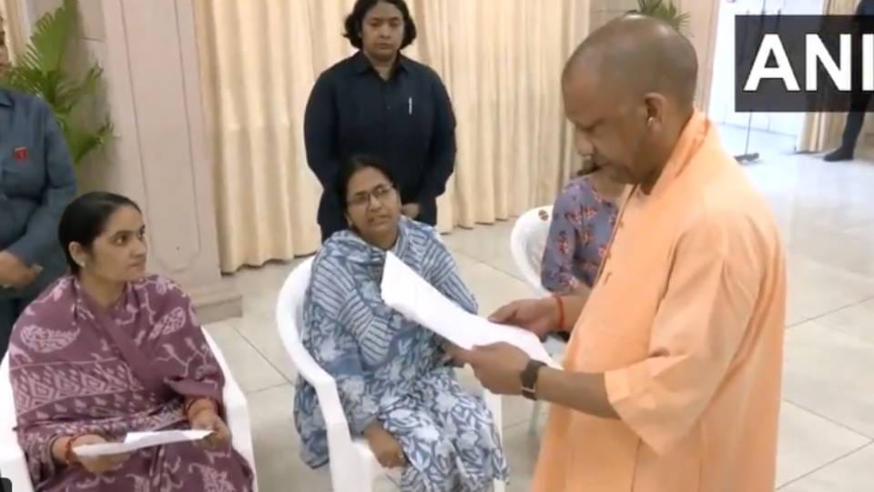 CM Yogi listened to people grievances said Do not panic ensure that every problem is resolved