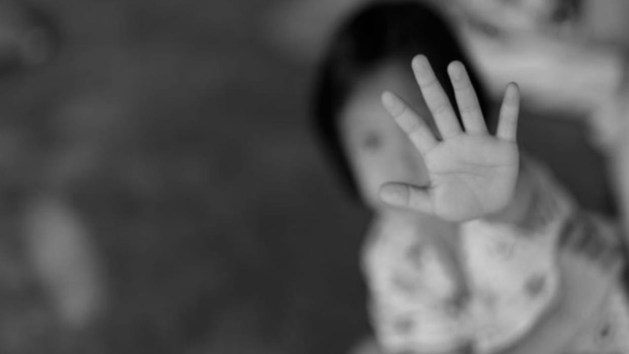 Unnao: Trying to misdeeds with innocent child by luring her with chocolate