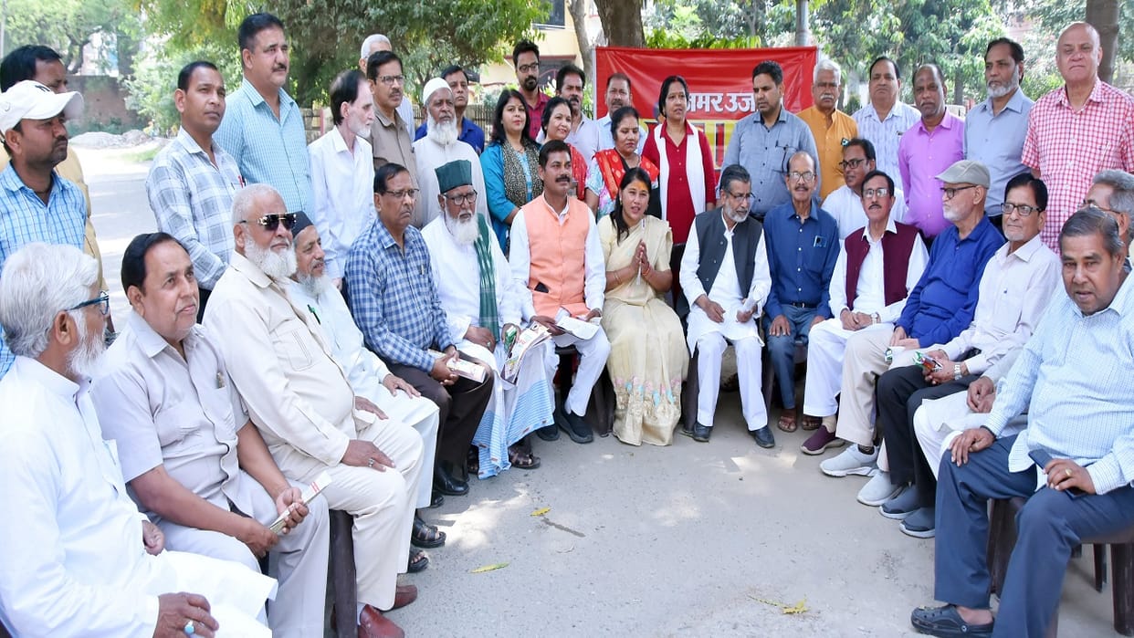 people demand strict action against wedding hall operators who dump waste into drains in Bareilly