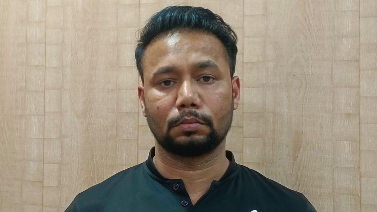 STF Arrested Accused fake Army Officer to Defraud Youths with Job Promises in varanasi