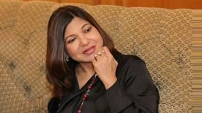 Alka Yagnik Health Update she is not in condition to take new work hearing power affected