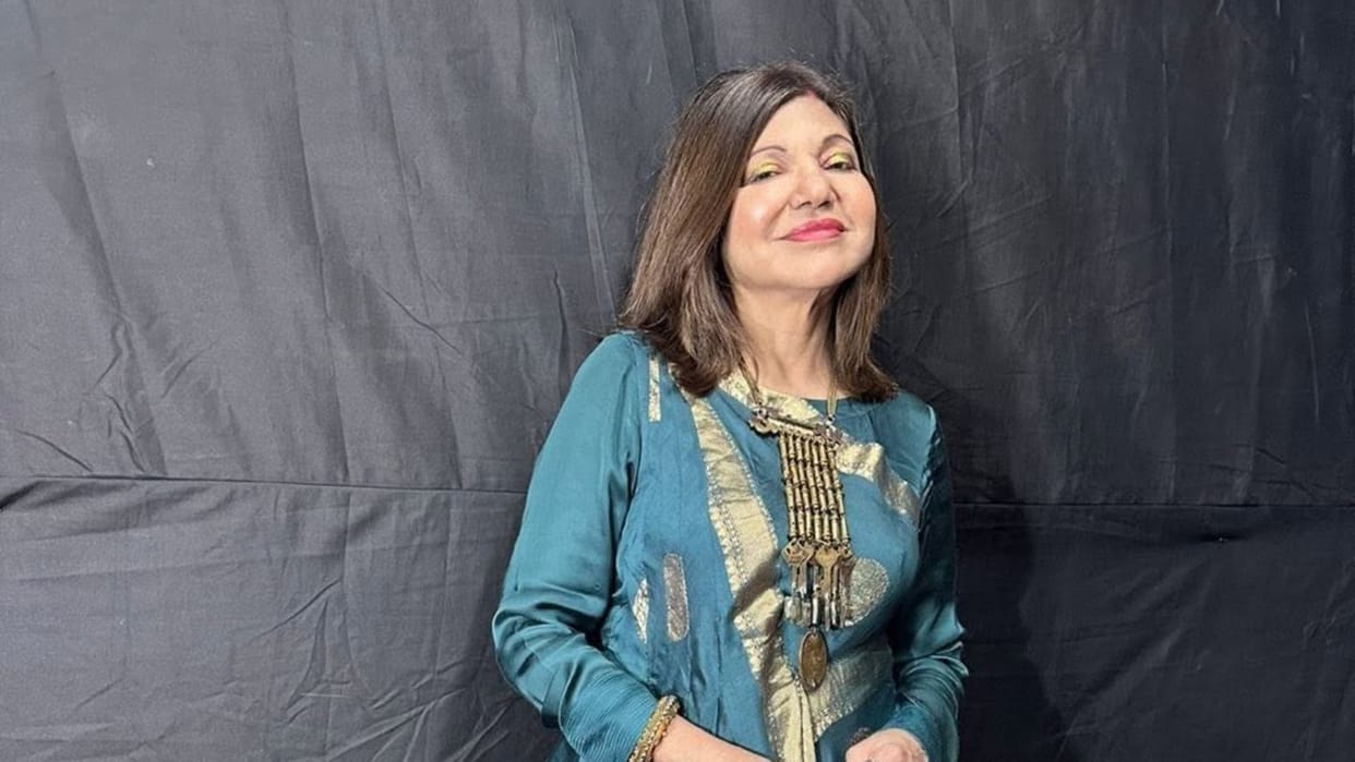 Alka Yagnik Health Update she is not in condition to take new work hearing power affected
