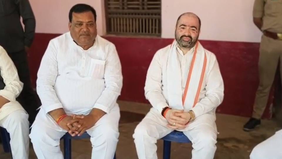 Former Minister Sangram Singh Verma Last Rites Performed in Barabanki Hundreds Pay Tribute