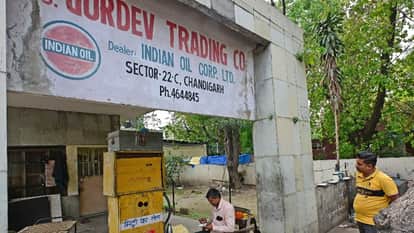 LPG Crisis Kerosene to be Sold in Chandigarh BPL Families to Receive Three Liters of Oil