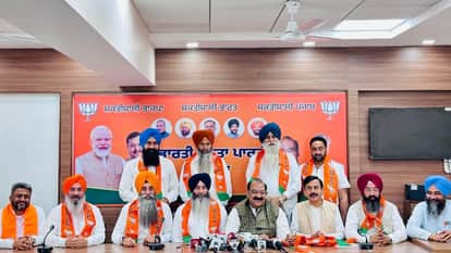 Three SAD Leaders Including an SGPC Member Join BJP