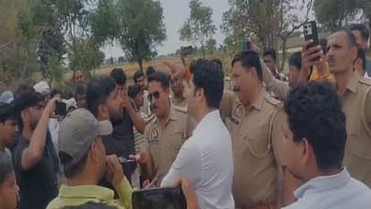 Opposition to opening of liquor shop in Sikhra village