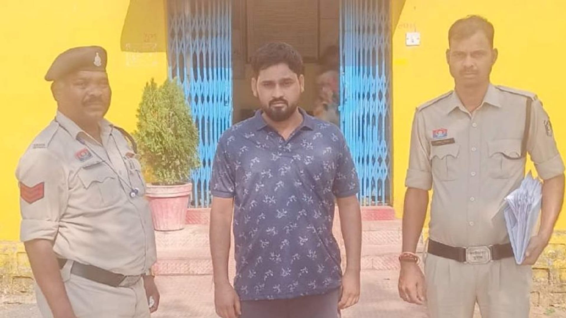 पुलिस के गिरफ्त में आरोपी