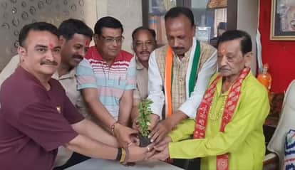 Indore News Congress leaders visit veteran BJP leader Satyanarayan Sattan