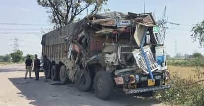 Kanpur Accident Drunken Driver Speeds Bus Collides with Truck and Plunges into Ditch Grooms Aunt Loses Hand
