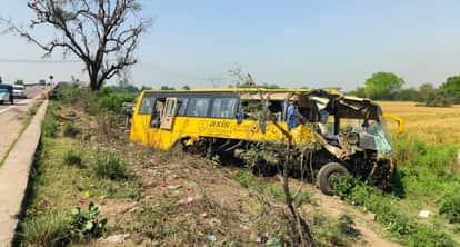 Kanpur Accident Drunken Driver Speeds Bus Collides with Truck and Plunges into Ditch Grooms Aunt Loses Hand