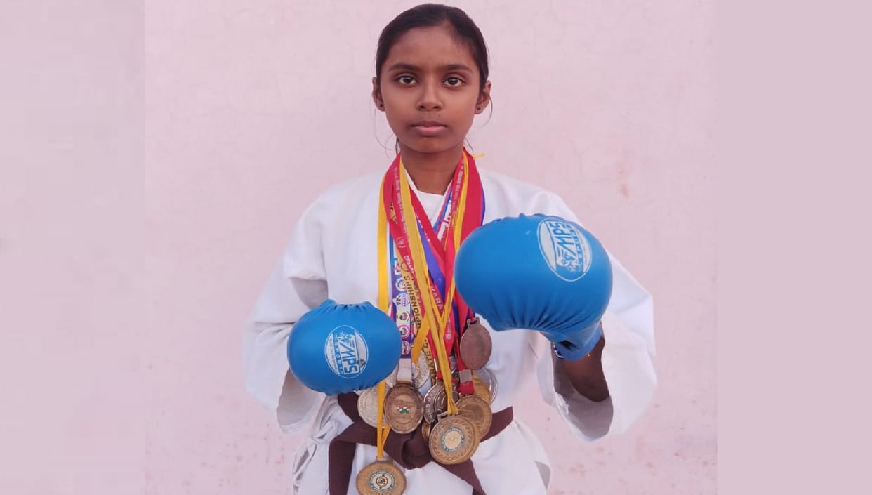 Kanpur Undeterred by Injuries Drishti Triumphs in Karate Wins National Level Medals at Young Age