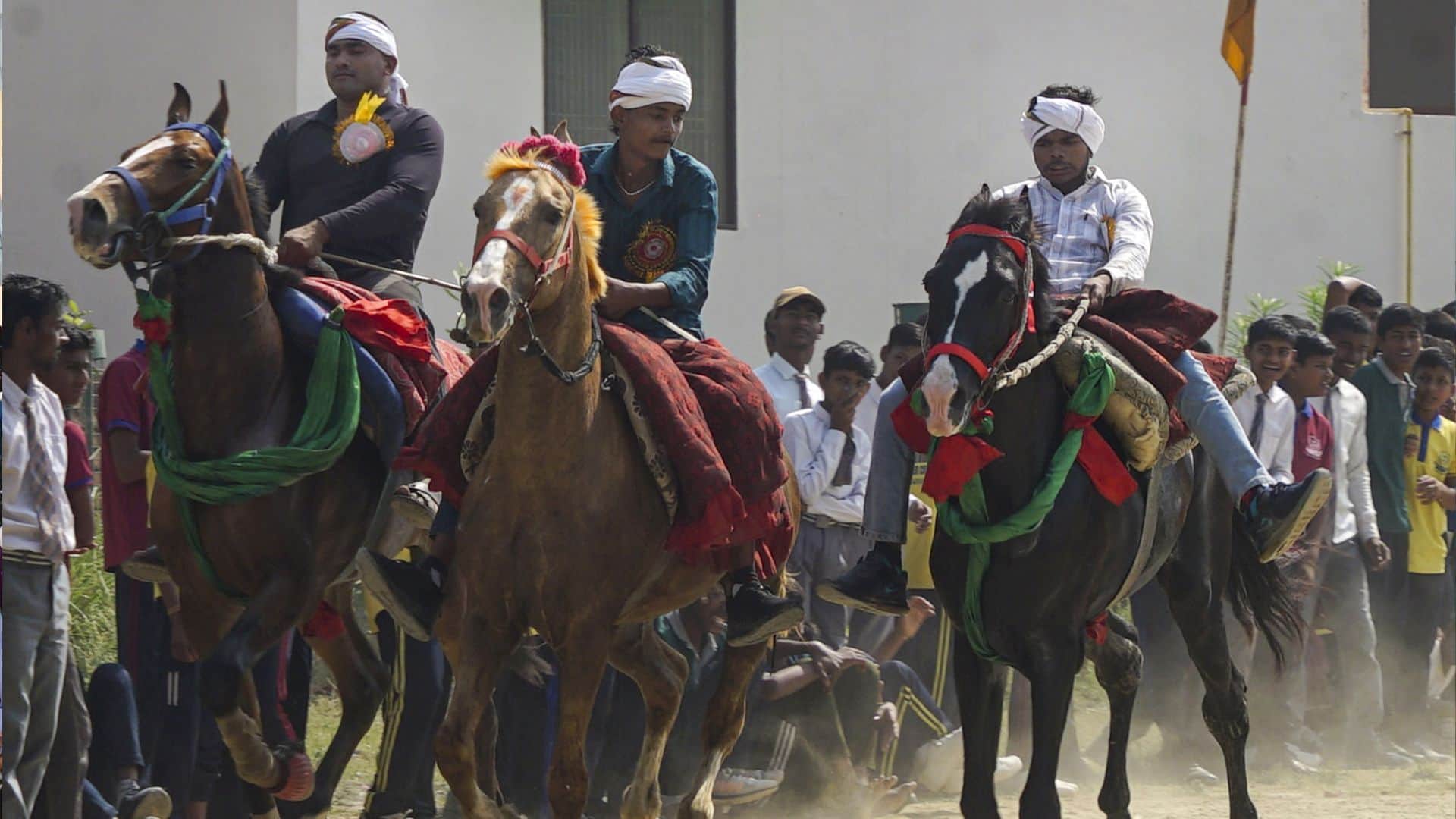Horse Racing Competition Held in Kashi After 38 Years see latest photos in Varanasi
