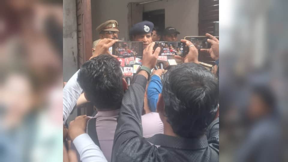 Muzaffarnagar: Man kills wife and two children, then dies by suicide in Muzaffarnagar