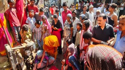Old House Roof Collapses While Being Dismantled in Sitapur Laborer Crushed to Death