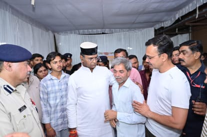 मंत्री विश्वास सारंग ने पीड़ित परिवार से की मुलाकात