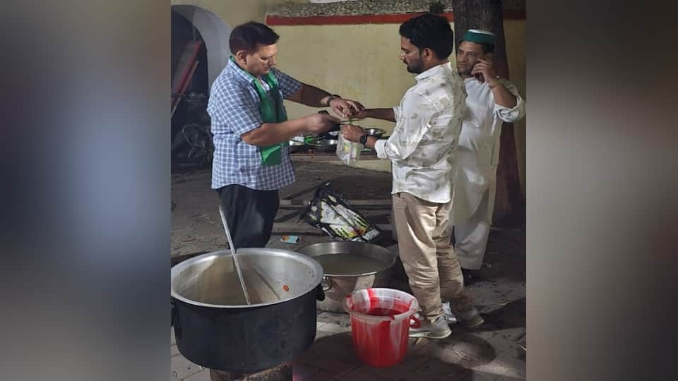 UP: Anger erupted in Muzaffarnagar over the arrest of Rakesh Tikait, workers surrounded the police station