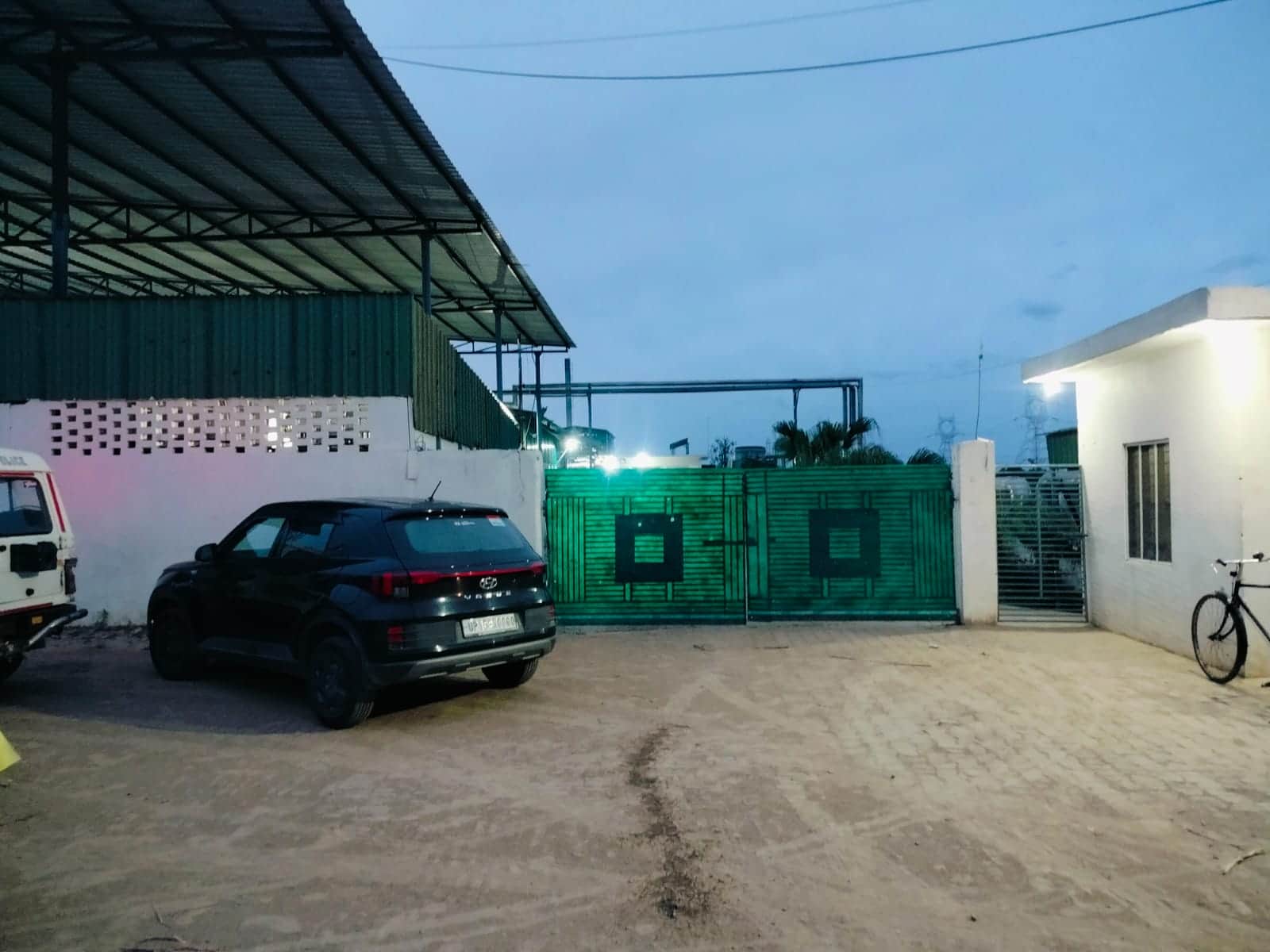 शहद फैक्टरी में छापेमारी