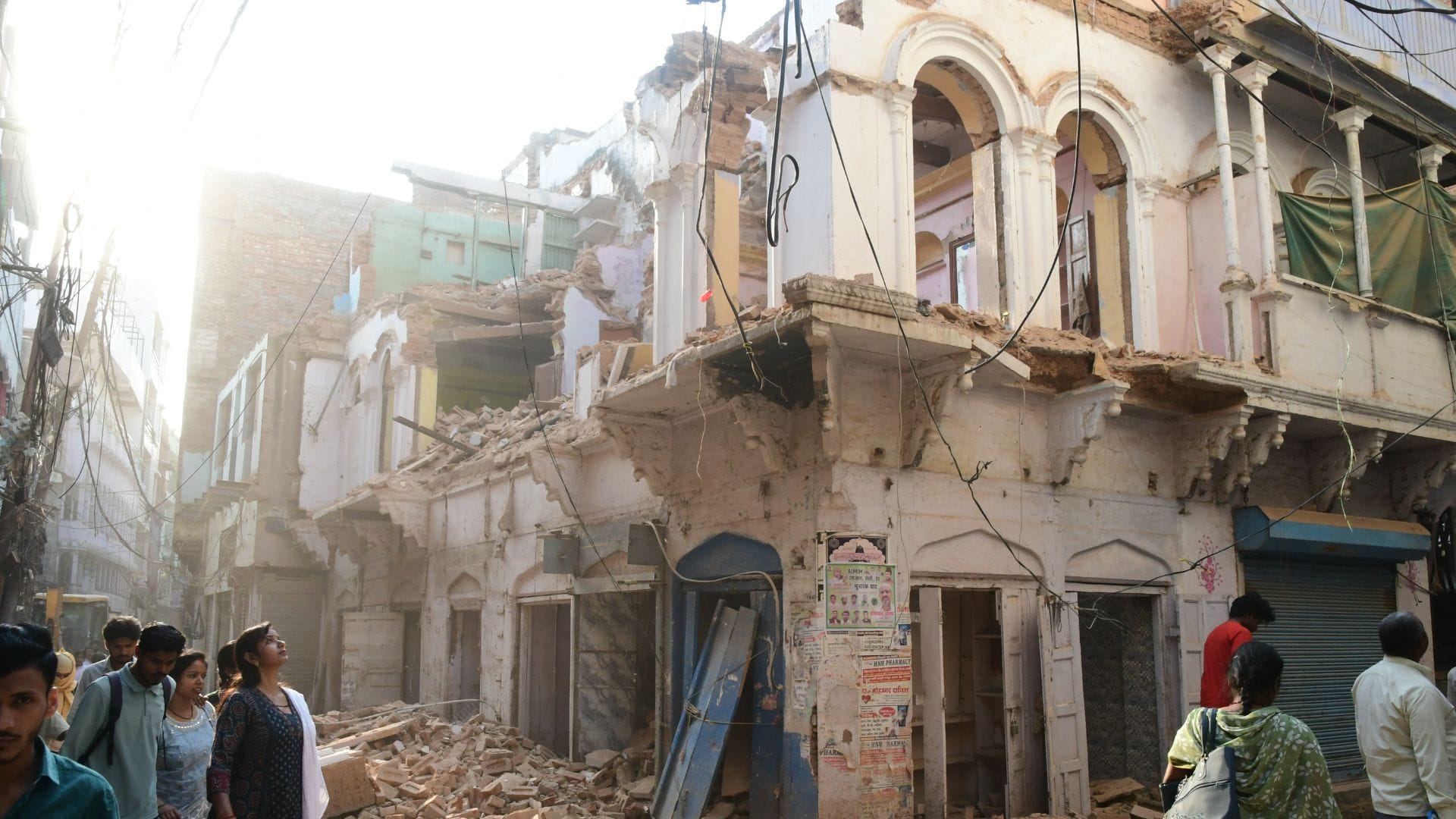 Dal Mandi Survey to Demolish Dilapidated Buildings Begins Municipal Corporation PWD Officials alert