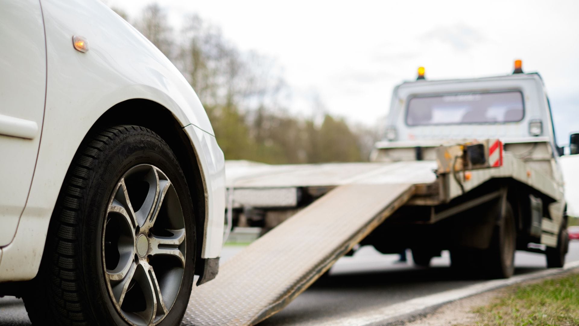 Towing Rules 2026: Can Traffic Police Tow Your Car While You Are Inside? Know Your Rights and Guidelines