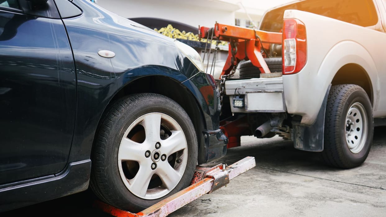 Towing Rules 2026: Can Traffic Police Tow Your Car While You Are Inside? Know Your Rights and Guidelines