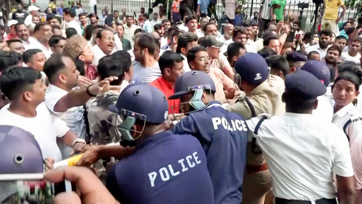 west bengal scuffle broke out between bjp and tmc workers outsie election commision office kolkata