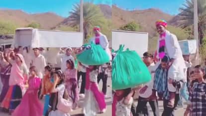 Unique wedding procession without car and bus and the groom sitting on the shoulders simple baraat viral video