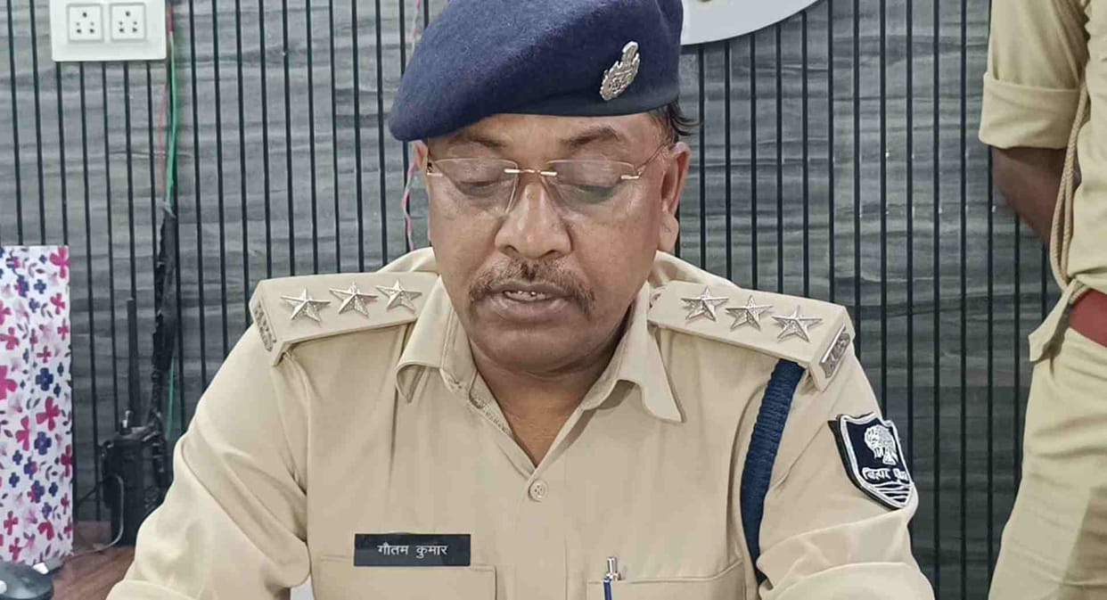 eou raid bihar dsp gautam kumar shagufta shamim corruption benami property case
