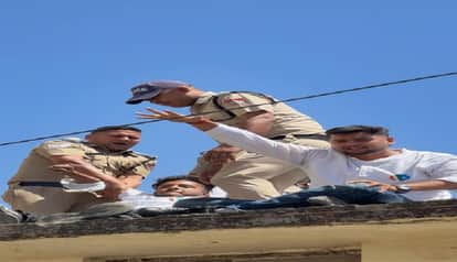 Student leaders create ruckus in MBPG College demanding passing of failed students