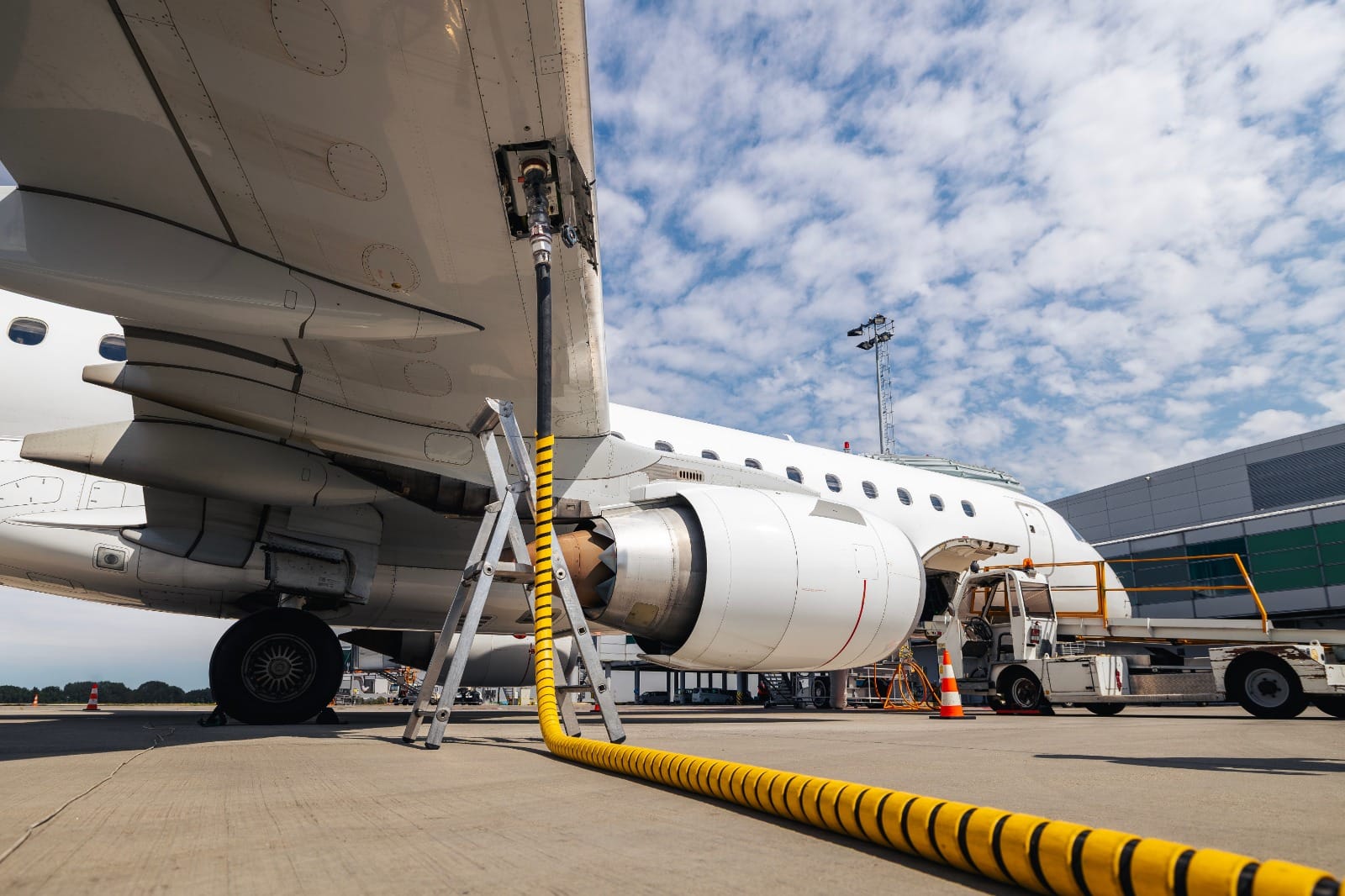 Jet Fuel Prices Hike Will Air Travel Become Expensive in India Check details in Hindi