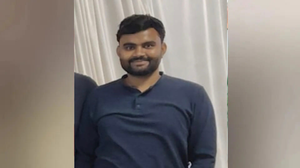 A young man died at Anandlok Hospital in Gorakhpur. The family has leveled allegations against the hospital ma
