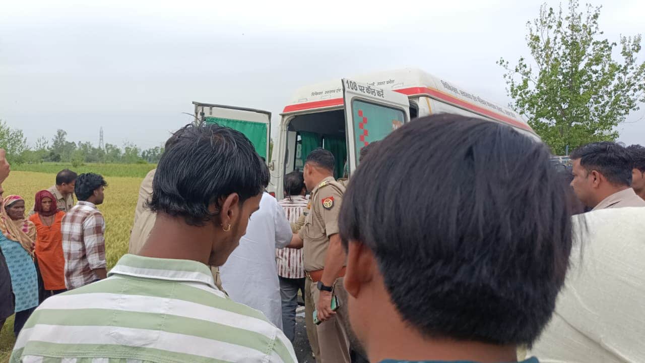 Muzaffarnagar: Speeding school bus hits bike, father and two children die, mother's condition critical