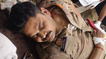 Gonda: Policeman hit by train while trying to catch a thief, both legs amputated