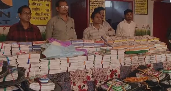 Jalaun DM Launches School Chalo Abhiyan Distributes Bags and Books to Children Sets Goal for 100% Enrollment