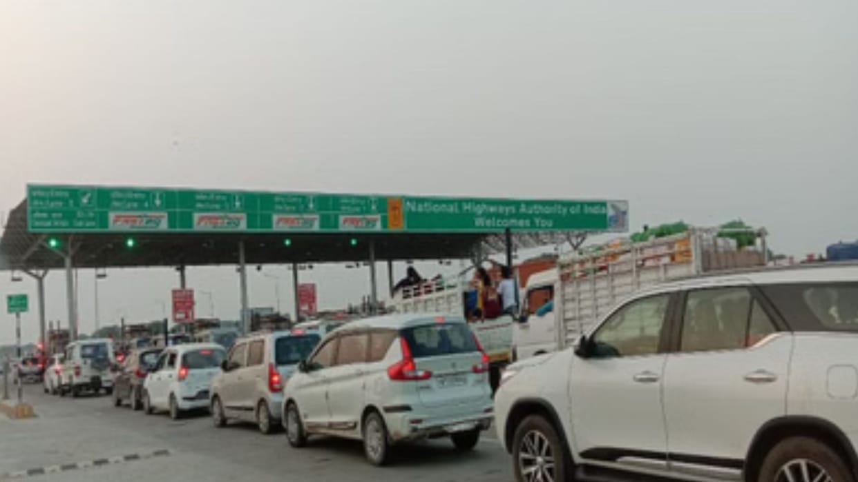 New Rates Implemented at Kathi Toll Plaza Separate Charges Fixed for FASTag and UPI Payments in varanasi