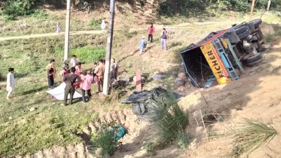 Saharanpur: The boy sitting nearby turned the steering of the moving DCM, it overturned in the ditch