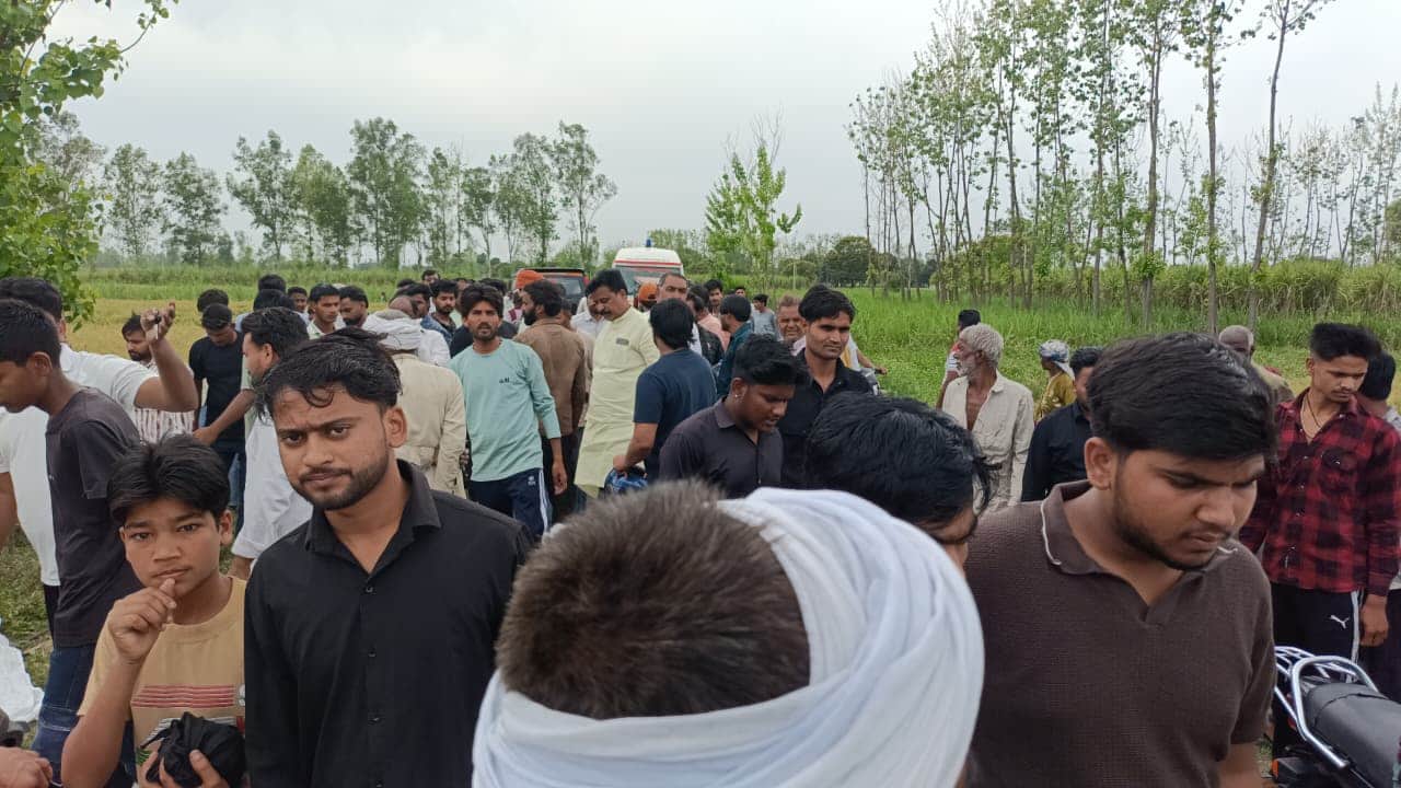 Muzaffarnagar: Speeding school bus hits bike, father and two children die, mother's condition critical