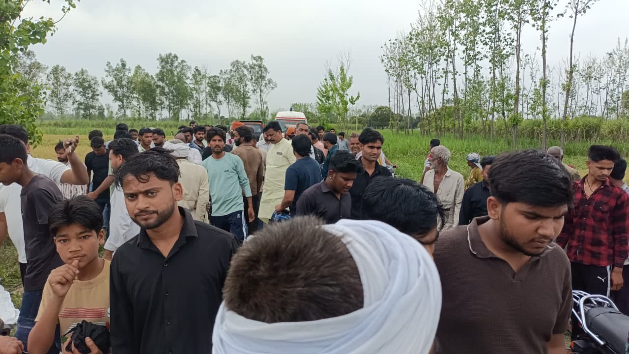 Muzaffarnagar: Speeding school bus hits bike, father and two children die, mother's condition critical