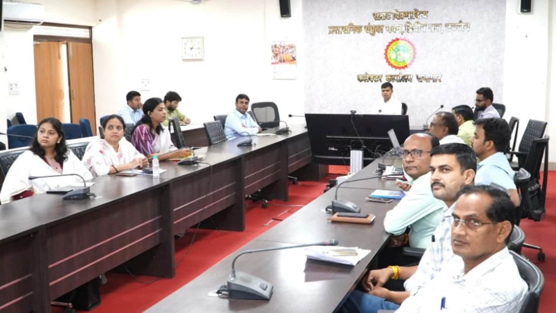 कलेक्टर ने बताया कोर्स के तहत कैसे मिलेंगे रोजगार