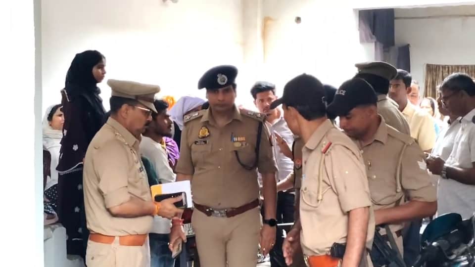 Muzaffarnagar Crime News Man Kills Wife Two Children and Dies by Suicide Over Eidi Dispute