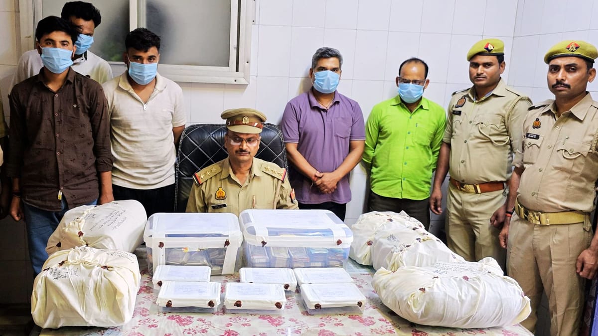 UP: कफ सिरप तस्करी...छह आरोपी अरेस्ट, हवाला के 42 लाख रुपये बरामद; कोतवाली पुलिस व SIT को सफलता