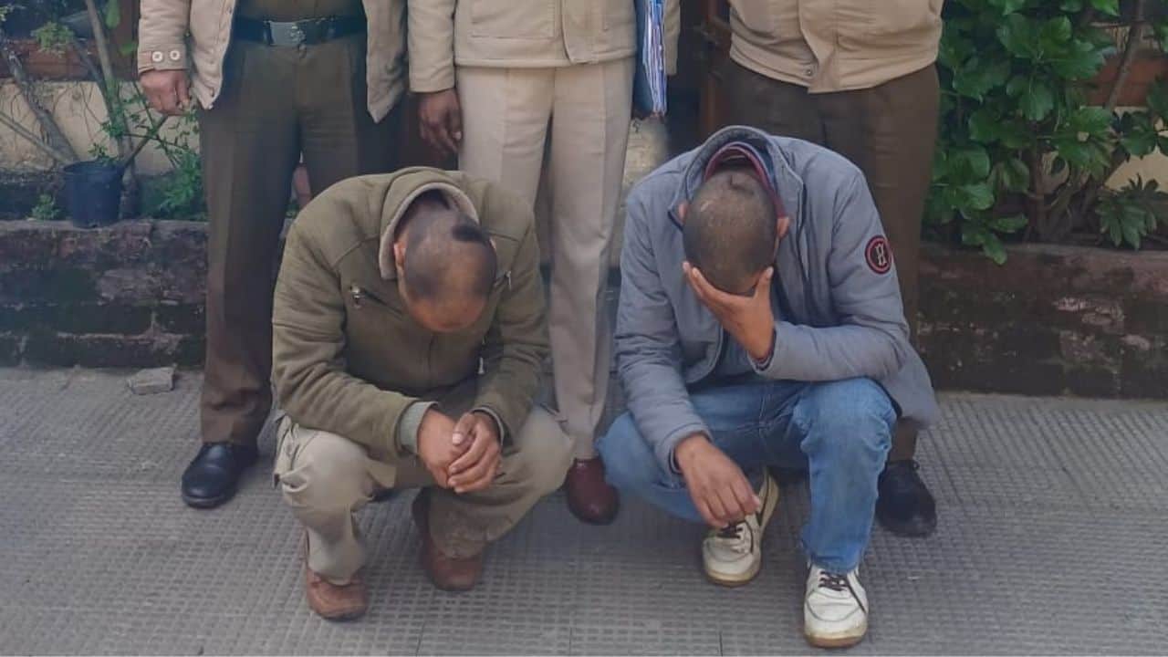 पुलिस की गिरफ्त में आरोपी।