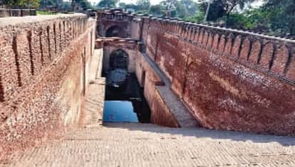 The Second Aspect Shah Jahan Mace bearer Stepwell The Fountain of Paradise and the Wise Thief