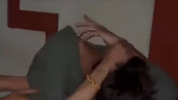 Roorkee: स्कूल के पास युवक पर जानलेवा हमला, बेल्ट और डंडों से पीटा, धमकी देकर फरार हुए हमलावर