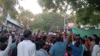 Varanasi News Youth Drowns in River Family Alleges Murder Stages Road Blockade and Protest