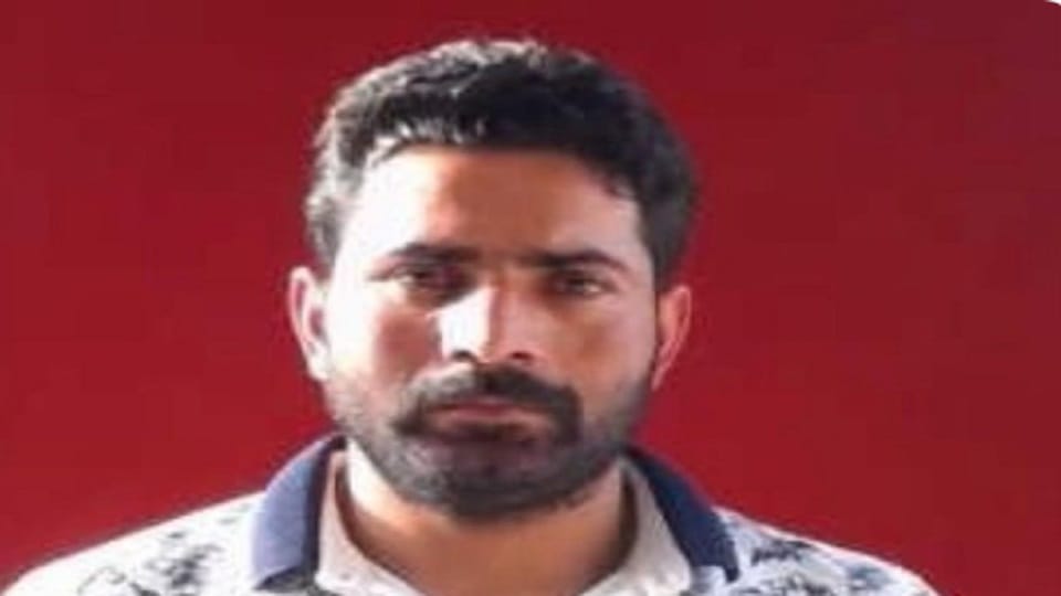 UP: Ashu alias Monty, a wanted sharpshooter of the Udham Singh gang, injured in an encounter with the police.