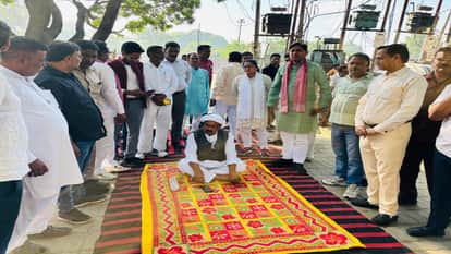 Former Minister Bhagwat Saran Gangwar Protest Outside SDM Residence in Bareilly
