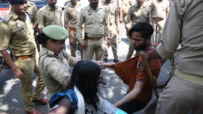 UP Plight of Young Women Working at the CM Helpline We Handle 120 Calls a Day for Just