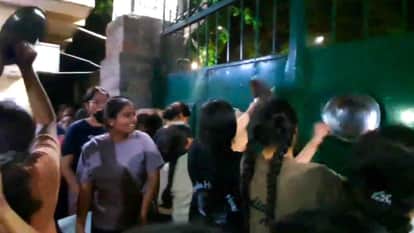 Crisis for Street Vendors in Delhi and They Have Switched Trades Now Adopting ‘No-Gas’ Business Model