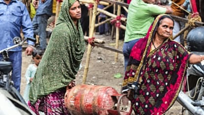 Crisis for Street Vendors in Delhi and They Have Switched Trades Now Adopting ‘No-Gas’ Business Model